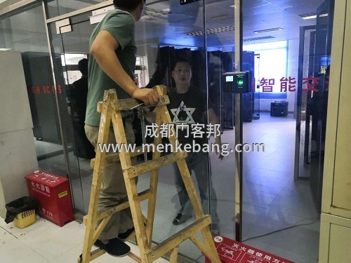 成都安裝感應門刷卡門禁多少錢
